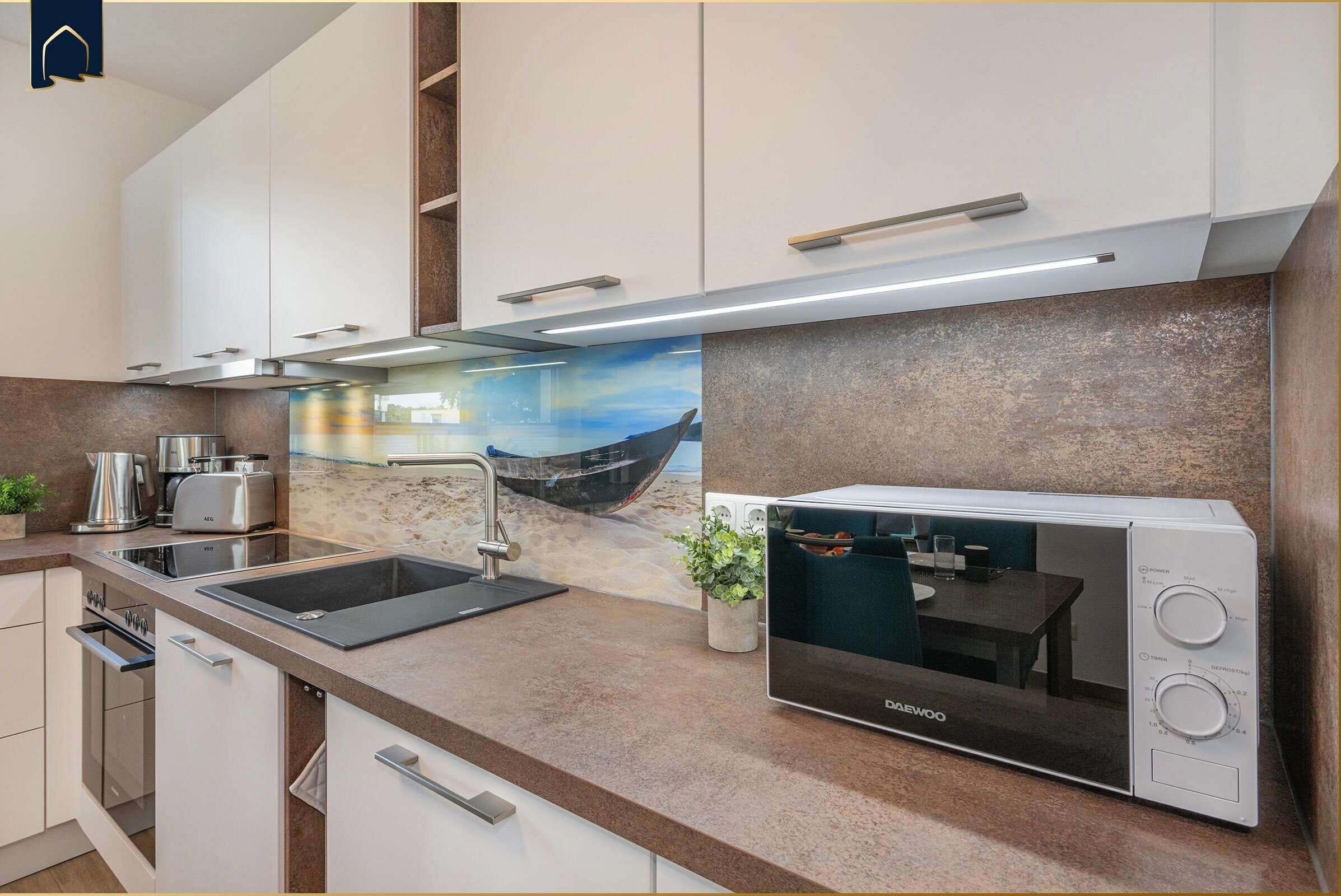 Frigorífic, microones, forn i placa de cuina 