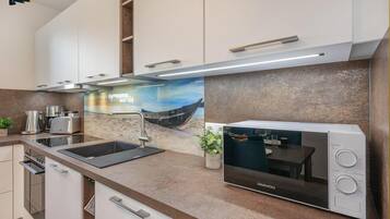 Fridge, microwave, oven, stovetop