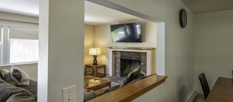 Cozy Hyannis Getaway Near Beaches