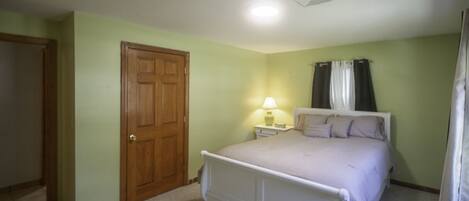 2 bedrooms, desk, free WiFi, bed sheets