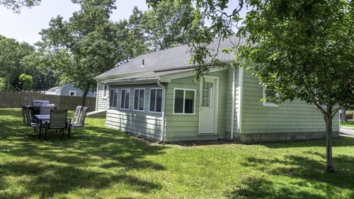 Cozy Hyannis Getaway Near Beaches