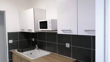 Micro-ondes, four, plaque de cuisson