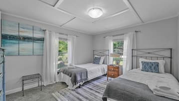 3 slaapkamers, een strijkplank/strijkijzer, gratis wifi, beddengoed