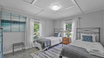 3 bedrooms, iron/ironing board, free WiFi, bed sheets