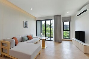 SENS Executive Suite | In-room safe, free WiFi, bed sheets, wheelchair access