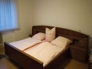 1 bedroom, WiFi, bed sheets