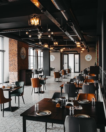 Restaurant. Port Marine Hotel By HOLLYWOOD