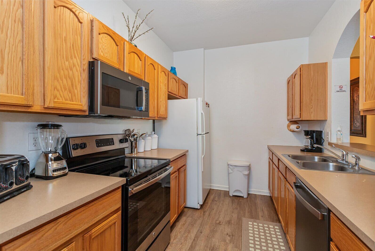 Coffee/tea maker, fridge, microwave, oven