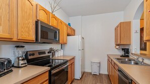 Private kitchen - Relaxing 3BR retreat w/ balcony (Kissimmee)
