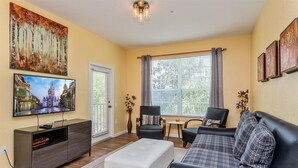 Living area - Relaxing 3BR retreat w/ balcony (Kissimmee)