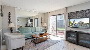 TV, offices - 2BR family retreat w/ resort access (Kissimmee)