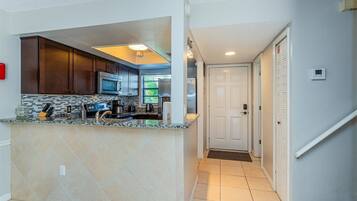 KĂŒhlschrank, Mikrowelle, Ofen, Herdplatte