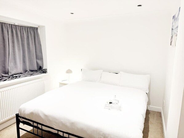 Bügeleisen/Bügelbrett, kostenloses WLAN, Bettwäsche