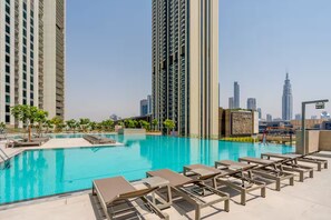 Outdoor pool - Rove Haven Crown 4BR Burj Dubai Mall (Dubai)