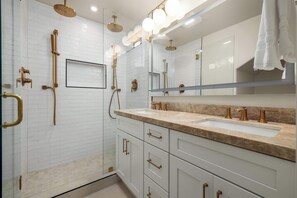 Shower, hair dryer, towels, shampoo