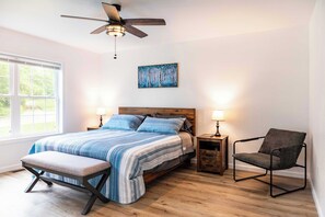6 bedrooms, iron/ironing board, WiFi, bed sheets