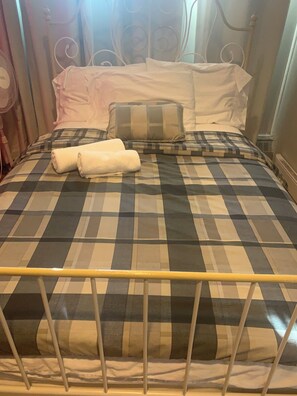 3 chambres, fer et planche à repasser, Wi-Fi, draps fournis