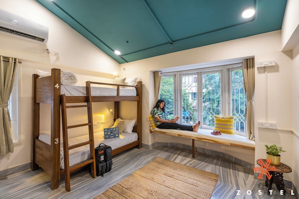 Deluxe 4 Bed Mixed Dorm | Free WiFi