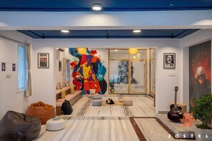 Coin salon dans le hall