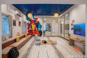 Coin salon dans le hall