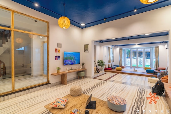 Coin salon dans le hall