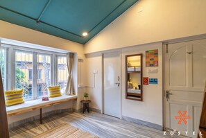 Deluxe 4 Bed Mixed Dorm | Capsule