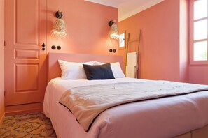 3 quartos, ferros/tábuas de passar roupa, Wi-Fi, roupa de cama