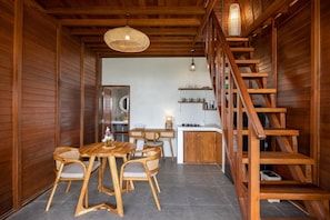 Vila, 1 quarto, sacada, vista para o jardim | Cozinha privada