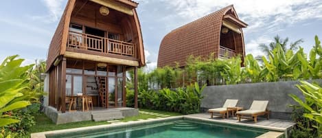 Villa, 1 habitación, balcón, vista al jardín | Área de sala de estar