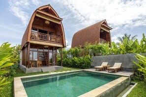 Villa, 1 Bedroom, Balcony, Garden View | Living area