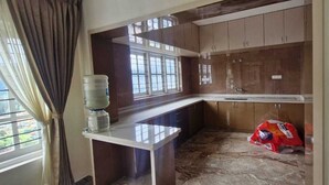 Gambar tidak terklasifikasi, 3 dari 12, tombol