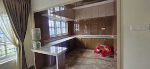 Luxury Villa, 3 Bedrooms, Mountain View | Private kitchen - Darza delite (Ootacamund)