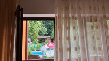 Quarto casal luxo, vista para a piscina | Vista do quarto