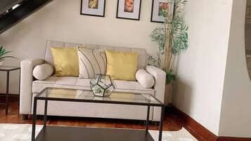 Room, 1 Bedroom, Accessible, Balcony | Living area