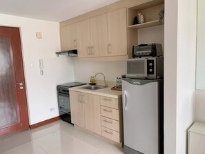 Room, 1 Bedroom, Accessible, Balcony | Private kitchen