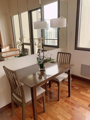 Room-modern Makati Condo for Rent - City