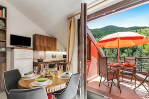 Family Apartment, Multiple Bedrooms (Appartamento Alpine Inspiration) | Dining