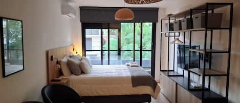 Iron/ironing board, WiFi, bed sheets