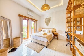 2 bedrooms, desk, iron/ironing board, WiFi