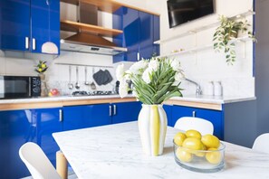 Fridge, oven, stovetop, toaster - Easylife - Elegance on two levels in Porta Romana (Milano)