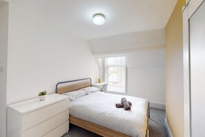 4 bedrooms, iron/ironing board, free WiFi, bed sheets - Cosy Home in Sunderland (Sunderland)