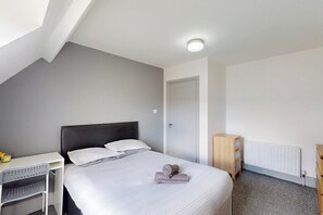 4 bedrooms, iron/ironing board, free WiFi, bed sheets