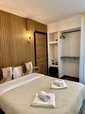Standard Room, 1 Double Bed | Individually decorated, individually furnished, iron/ironing board