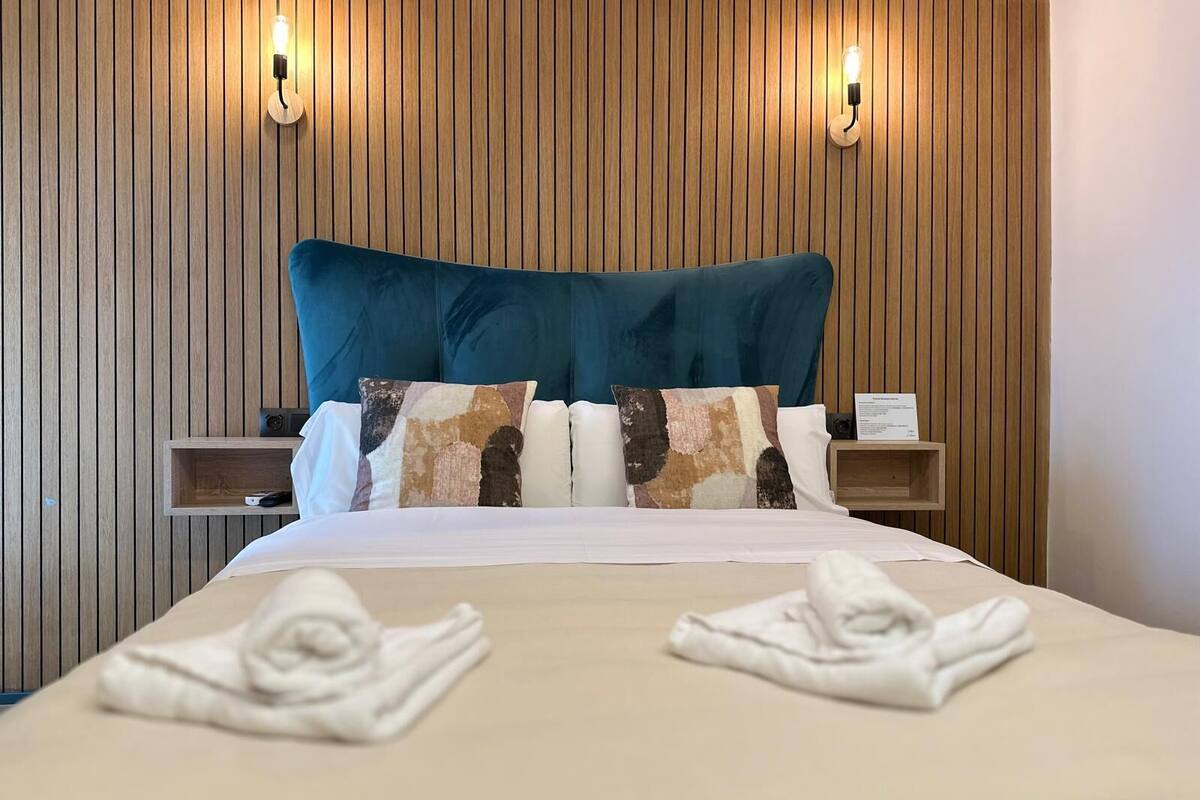 Standard Room, 1 Double Bed | Individually decorated, individually furnished, iron/ironing board
