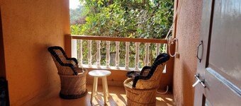Charming 1-bedroom apartment with WiFi, AC in vibrant Goa