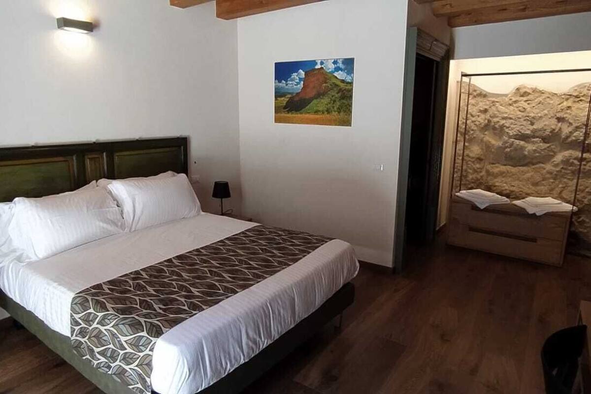 Premium bedding, down comforters, in-room safe, soundproofing