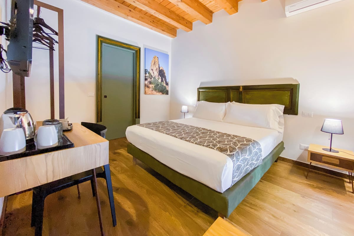 Luxe beddengoed, donzen dekbedden, een kluis op de kamer