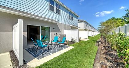 3-bedroom home in charming Sarasota. Relax and unwind. 11 ml from beaches.