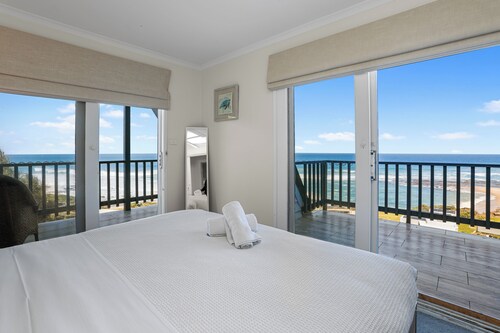 Marengo Views | 180° Clifftop Ocean View Home