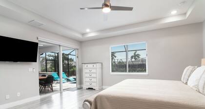 Modern Naples Park Luxurious pool spa Home • 5 Min to Beach